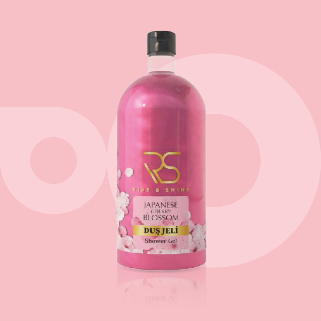 Speziell für die tiefe Reinigung der Haut entwickelt. Für jeden Hauttyp geeignet.  Verhindert das Austrocknen der Haut, verleiht der Haut Glanz und gesundes Aussehen.  Rise & Shine Shower Gel - Japanese Cherry Blossom hat einen wunderbar leichten Kirschblüten Duft, der die Sinne verführt. Durch die sorgfältig ausgewählten Inhaltsstoffe wird deine Haut sanft gepflegt. 